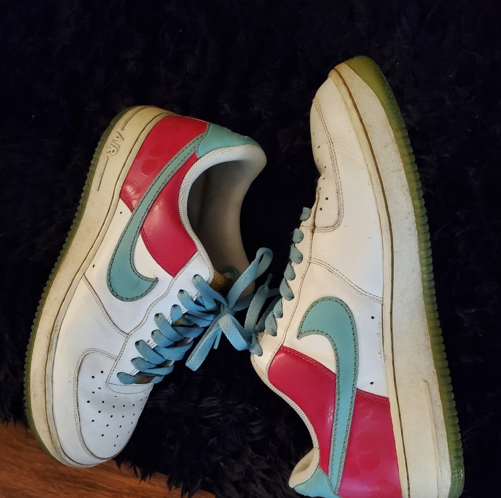 Air Force 1 low